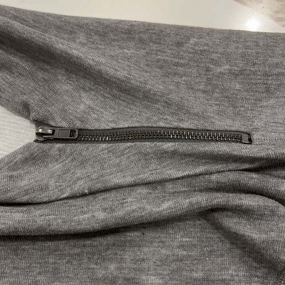 EUC We The Free grey hip length oversize drop shoulder sweater w 1 shoulder zip - Picture 6 of 9